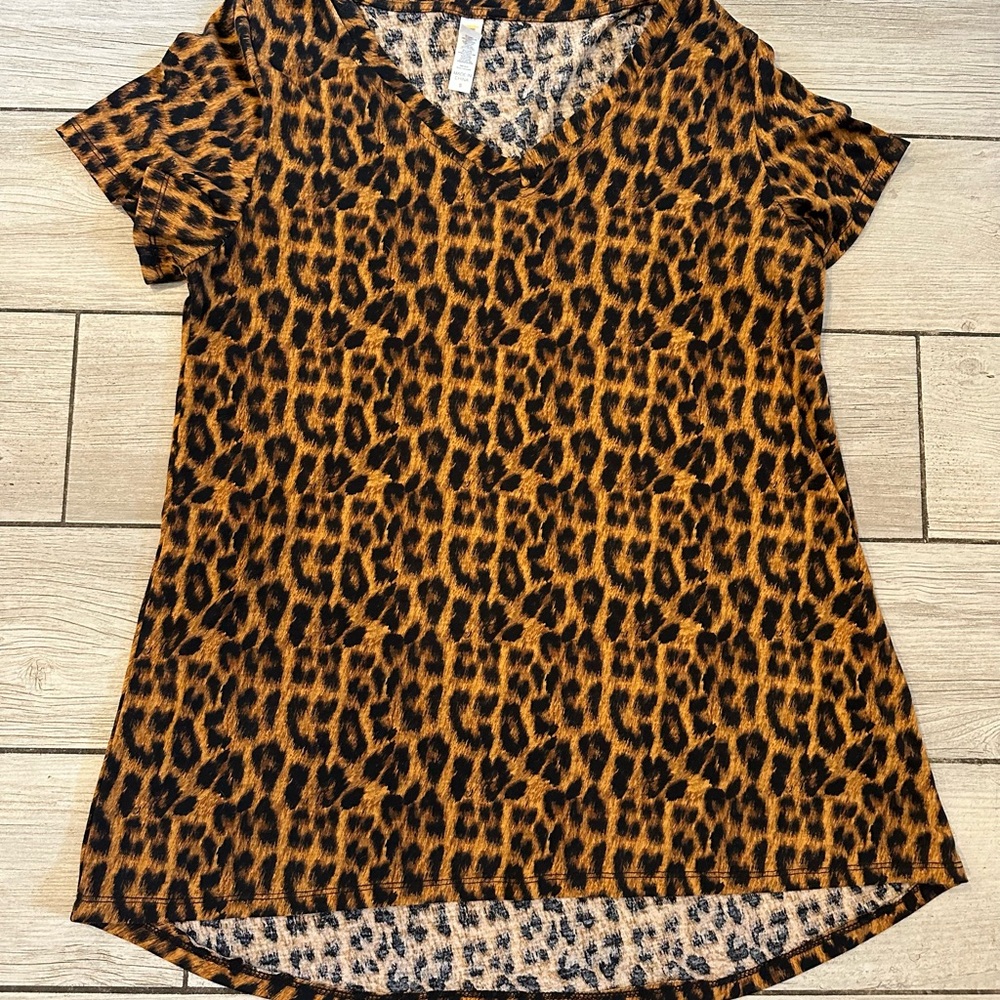 Leopard Print V-Neck lularoe christy tee Women’s Top